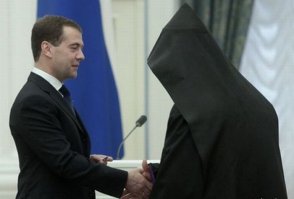 Медведев поздравляет  Императора Всемирной Федерации.