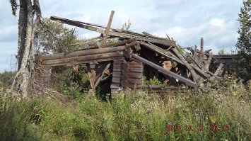 Терема,кстати восстанавливают,в одном из них постоянно живет художник из Москвы. Вот еще несколько фоток из Костромской области,деревни Спирдово и Бушнево (потом выложу пост о поездке туда)