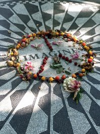 Супер! Мемориал Imagine в Центральном Парке сам по себе эпическое место, а тут еще на ДР. Представляю, что там будет твориться.