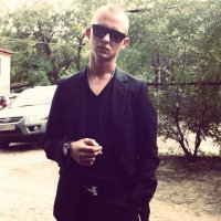 Ну ваще крепостные обнаглели на роликах!Он чо по машине не видел какой господин едет?Вот фото феодала единороса