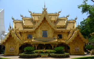 Вот такой ШИКАРНЫЙ ))) туалет рядом с храмом