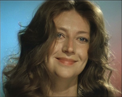 Ну у нее не только ноги красивые....
А вообще я ее  почему то помню по фильму "Слуга двух господ" роль Беатриче