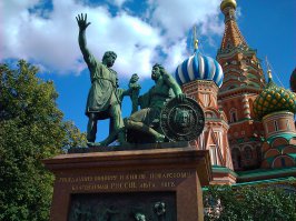 Да ну это нафиг! Для нормальных фоток - есть фотик.
А мой "тамагоч" пятилетний с 5 Мп фоткает вполне достойно для случайных фото. Пример: