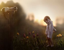 Детки хорошие, фотографии хорошие. Но как на мой вкус, так слишком пережжено и излишне постановочно - в топы стоковой фотографии, так сказать. 
Из "деревенских" тем мне больше этот автор нравится - Елена Шумилова. Да, у неё детки не так счастливо улыбаются и не носят таких ярких венков на голове, но есть тёплое настроение.