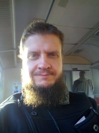 Есть мнение, что борода растет дольше, чем длятся отношения. Так что вопрос - борода или капризы женщин, меня вообще не колышет.