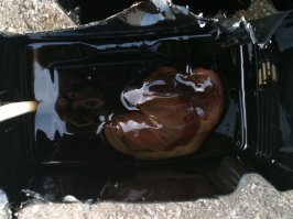 Motul, он такой Мотul... 
Кстати фирма признала факт "возможности сворачиваемости и выпадении в сгустки присадок при длительном хранении в канистре", но почему то только для одного своего типа масла.