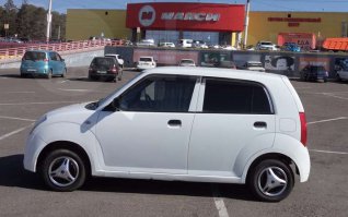 моя малютка (Suzuki Alto). Маленькая снаружи, вместительная внутри. Как раз для кризисных времен)))