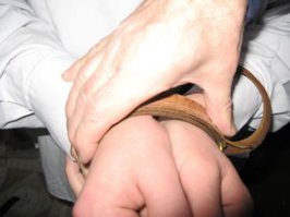 10 оригинальных способов, как стильно завязать ремешок 