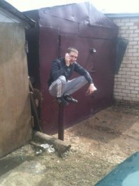 Ну это просто скилованный гопник-акробат)))