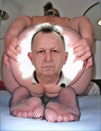 сразу видно изысканный стиль нев%%ического мастера цифрового искусства

как тонко проработана текстура и освещение, перспектива и рефлексивные оттенки! 
а какая грация линий и потрясающе ТОНКАЯ (е%ать ее) идея!

подобная ретушь может оставить в душе лишь положительные эмоции и вдохновить слепить по синей грусти подобный высер, претендующий лишь на жалкое подобие оригинального шедевра: