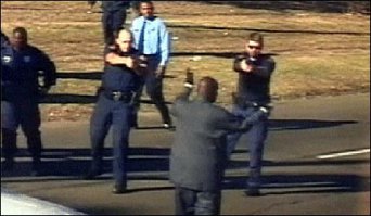 Если б нигга выйграл, то мусора его бы пристрелили как за побег