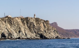 год назад ходили на катере на рыбалку в район мыса поворотный.