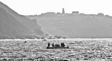 год назад ходили на катере на рыбалку в район мыса поворотный.