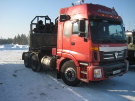 фрэды реально бегают и проходимы тоже здорово. Там где китайцы с цепями не пройдут (горка, снежный лёд) фрэд заскакивает аж бегом (правда камазы, кое как, с цепями, с подсыпкой - тоже залязят)
Но у Фрэда:
остановился (в мороз), заглушил двигун, врубился малогабаритный дизелек (если машина свежая и не убита,- то он заводится автоматом). далее этот дизелек обогревает кабину, основной двигун, эл плита, микроволновка, холодильник.... (кондей в теплое время года)
водила встал, поосссал\итд. умылся, приготовил себе покушать, покушал, помыл посуду, лег спать! Утром: водила встал, поосссал\итд. умылся, приготовил себе покушать, покушал, помыл посуду, и поехал дальше как обычный человек на работу
действия водителя камаза: (не буду описывать! наш камаз лучше.....  Но почему от него воняет солярой, он всегда прокопчен дымом от факелов)  
 
я все это реально видел своими глазами при наружной температуре 40-50 мороза (из замерзшего окна китайца)