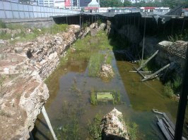 Вся область, и Кёниг не исключение, в этих подземельях, Королевский замок был построен рыцарским орденом, одним из самых могущественных в то время. А могущество и тайны всегда неразлучны, о подземельях замка до сих пор легенды ходят... например под винным погребом, по словам сторожа, нашли пустоту... на этом раскопки были остановлены...