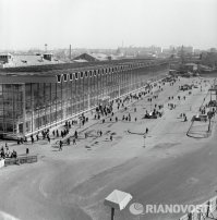 Как выглядел?
Он смотрелся как и сейчас - ОТВРАТИТЕЛЬНО!
нет ничего хуже Хрущевской и Брежневской архитектуры.