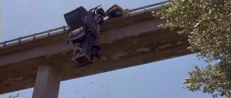Вспомнился хороший старый фильм Авария с Куртом Расселом, надо бы пересмотреть )