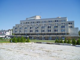 Вот здание бывшего партийного дома ("корабль") в городе Кырджали.