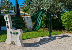 Парк музея Сальвадора Дали в Санкт Петербурге, Флорида. Хороший музей, кстати.