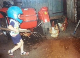 Я в деревне так же поссать ходил - петух был зло*бучий