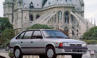 Одной из эмблем АЗЛК 17 декабря 2012 года завладел концерн Volkswagen, но бренд на рынок так и не вывел — таким образом, через два месяца его права на этот знак также могут быть оспорены. Также Volkswagen в 2010 году получил права на экспортные наименования «Москвича» — Алеко / Alek