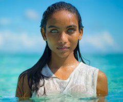 В средние века ее бы сожгли! Ведьма не иначе! Посмотрите какие глаза....