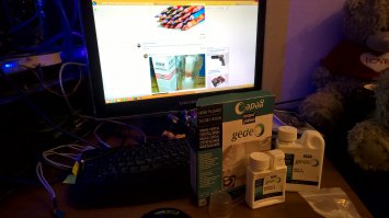 можно этим, а так у этой же фирмы в линейке есть спец состав для того чтоб смолу покрывать