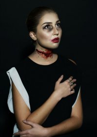 Дочь на работе из "Голова профессора Доуэля"