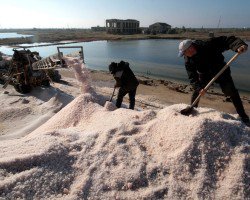 добыча соли в астраханской области.