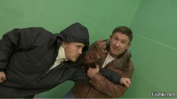 8. Каждое утро смотрите передачу о "самообороне" с Дмитрием Талобуевым. Он и не таких глупостей насоветует))