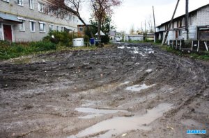 А почему на подобном фоне ни кто не фотографируется, ни кто не валяется и не плескается? Ведь это тоже осень.))