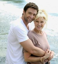 не ожидал от Хью, думал что у него баба на 13 лет моложе, а тут наоборот((