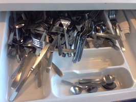 Это потому-что мы не чайные ложки, долбанный рассист =)