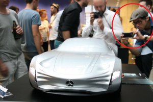 Как то был пост про китайцев, которые на автосалонах фотографируют все что можно для будующих копий ... они уже тут как тут:) Так что будет скоро такой же суперкар маде ин чина...:)