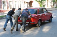 Мерсы га..но! Внешний вид стремный, сиденья не удобные, обзора никакого, не чувствуют дороги, клюёт при торможении, с толкача не заводится, магнитола никакая....