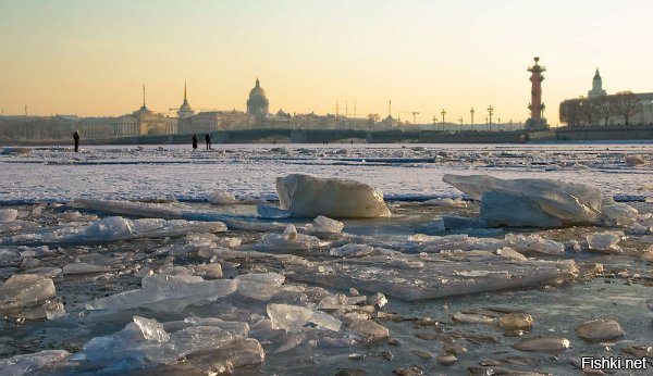 "Давно привык пользоваться услугами "водных бомбил".... А я как то так, по старинке привык...