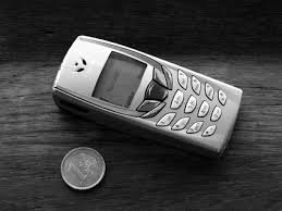 6510 самая моя любимая нокиа. Маленькая без наворотов но с огромным аккумулятором.