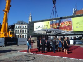 Рядом с музеем оккупации.