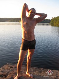 по твоему я дохлый? мне на фотке 21... и тогда я стабильно 80 весил. плавание, дружище, чудеса творит!