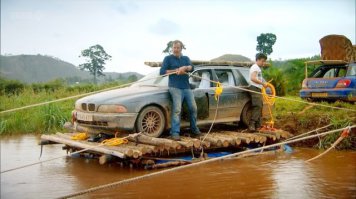 Почему то напомнило выпуск "Top Gear" про путешествие в Африке.