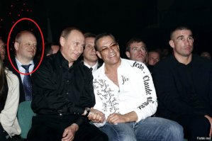 Чио это с ним?