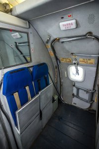Кстати, на второй картинке дверь Ил 86. Ту 154 здесь!  Куда, говорите, желязаку засовывали?
