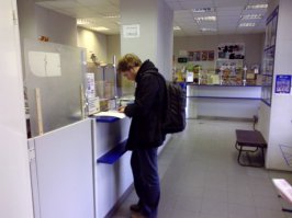 Точно, что ничего не меняется, только это касается отнюдь не почты. Вот, к примеру, этот пост, его не запостил только ленивый, по всему инету, и каждый под своим именем.Зачем, я не понимаю, в чем тут фишка.Почта в последнее время работает прилично, может, конечно, не идеально, но вполне нормально. И посылки все доходят, за два года ничего не пропало. Очередей практически нет, вот мое почтовое отделение, в Питере, фото сделала.