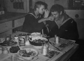 А дальше поцелуй в засос... так и становятся настоящими мужчинками.)