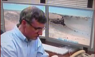 За магнитным полем земли Солнышко жару в несколько Хиросим устраивает. Там и оборудование гибнет, и люди заживо варятся.   
Недавно специально усиленно защищённую капсулу с мышами и тараканами на дальнюю орбиту выводили. Некоторые тараканы выжили.  У млекопитающих пока нет шансов, железо в крови сразу фонить начинает и всё. 
Роботы работающие в условиях высокой радиации только в этом году изготовлены.