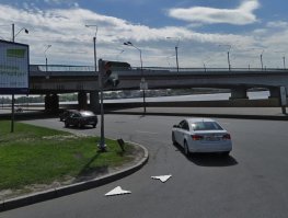 В Питере довольно распространенная штука. Вот например еще один у моста Александра Невского.