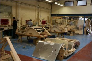 Почему то мне кажется, что все они пределаны нынешними умельцами (кузовными ателье),единственную деревянную машину выпущенную заводом только "Морган" вспомнил.