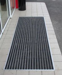 Вот ЭТА решетка радиатора выглядит лучше.