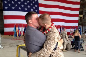 Всем привет и доброго времени суток! Хочу рассказать, как проходят испытания на получение краповых беретов у наших заклятых эвропэйских и пиндостанских друзей.
Поставят перед взводом морпехов матрешку и они сидят по полчаса, а самые психически крепкие - и по сорок минут. Смотрят на нее и не боятся! А час просидишь, не пустив предательскую струйку - дадут краповый берет. А если ты при этом ушанку наденешь - то сразу в спецназ переведут.
А вообще, вот вся суть натовско-пиндосских "войск"...