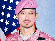 Всем привет и доброго времени суток! Хочу рассказать, как проходят испытания на получение краповых беретов у наших заклятых эвропэйских и пиндостанских друзей.
Поставят перед взводом морпехов матрешку и они сидят по полчаса, а самые психически крепкие - и по сорок минут. Смотрят на нее и не боятся! А час просидишь, не пустив предательскую струйку - дадут краповый берет. А если ты при этом ушанку наденешь - то сразу в спецназ переведут.
А вообще, вот вся суть натовско-пиндосских "войск"...